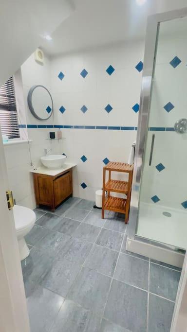 Amazing Location - City Of London- 2 Bedroom Stunning Canal View House With Private Garden,Parking & Balcony Экстерьер фото