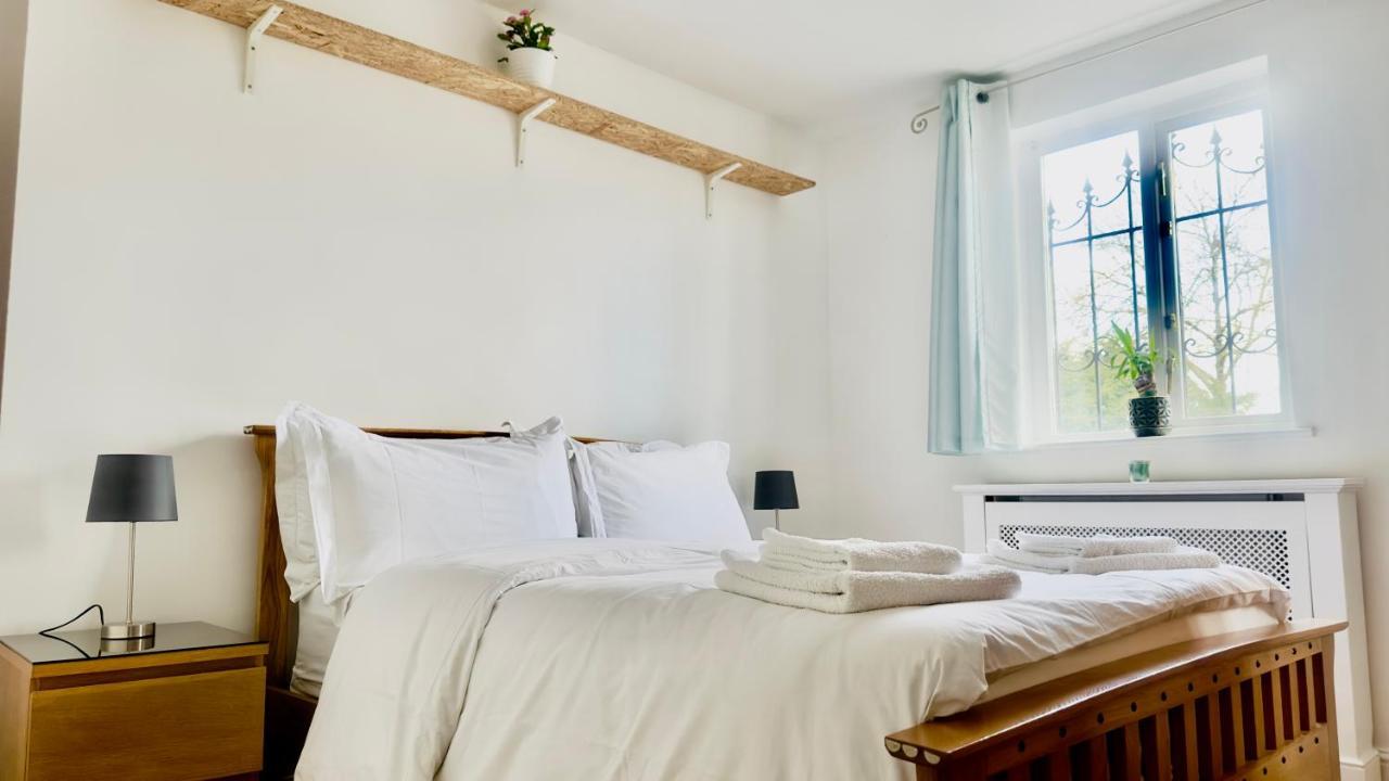 Amazing Location - City Of London- 2 Bedroom Stunning Canal View House With Private Garden,Parking & Balcony Экстерьер фото