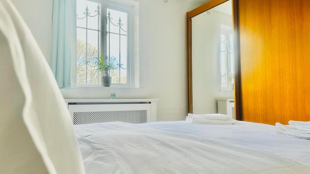 Amazing Location - City Of London- 2 Bedroom Stunning Canal View House With Private Garden,Parking & Balcony Экстерьер фото