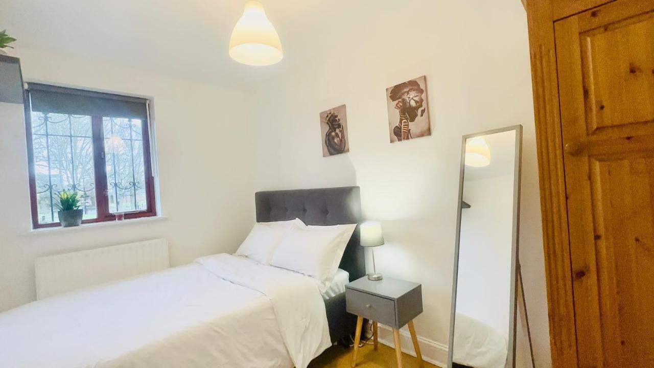 Amazing Location - City Of London- 2 Bedroom Stunning Canal View House With Private Garden,Parking & Balcony Экстерьер фото