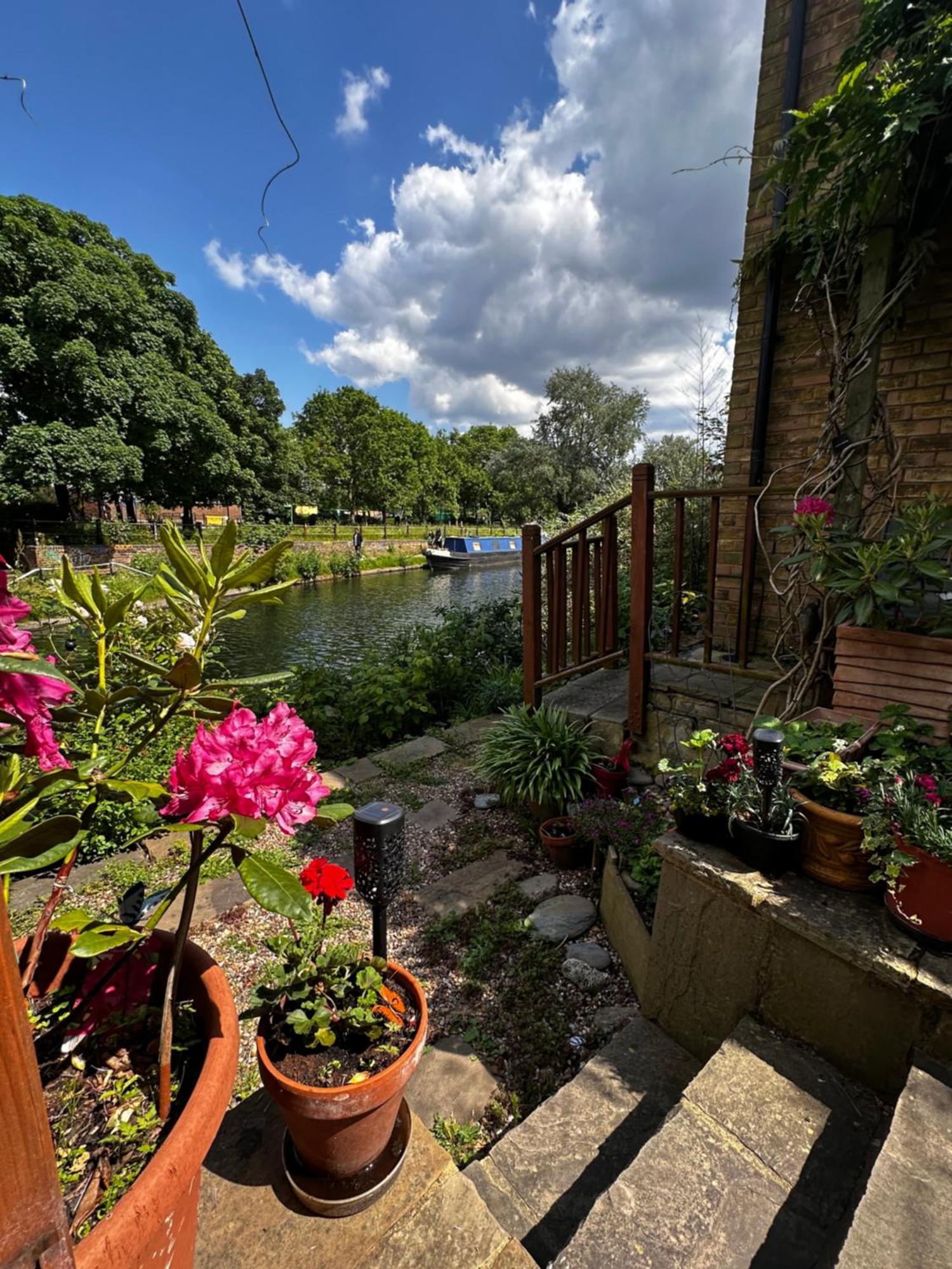 Amazing Location - City Of London- 2 Bedroom Stunning Canal View House With Private Garden,Parking & Balcony Экстерьер фото