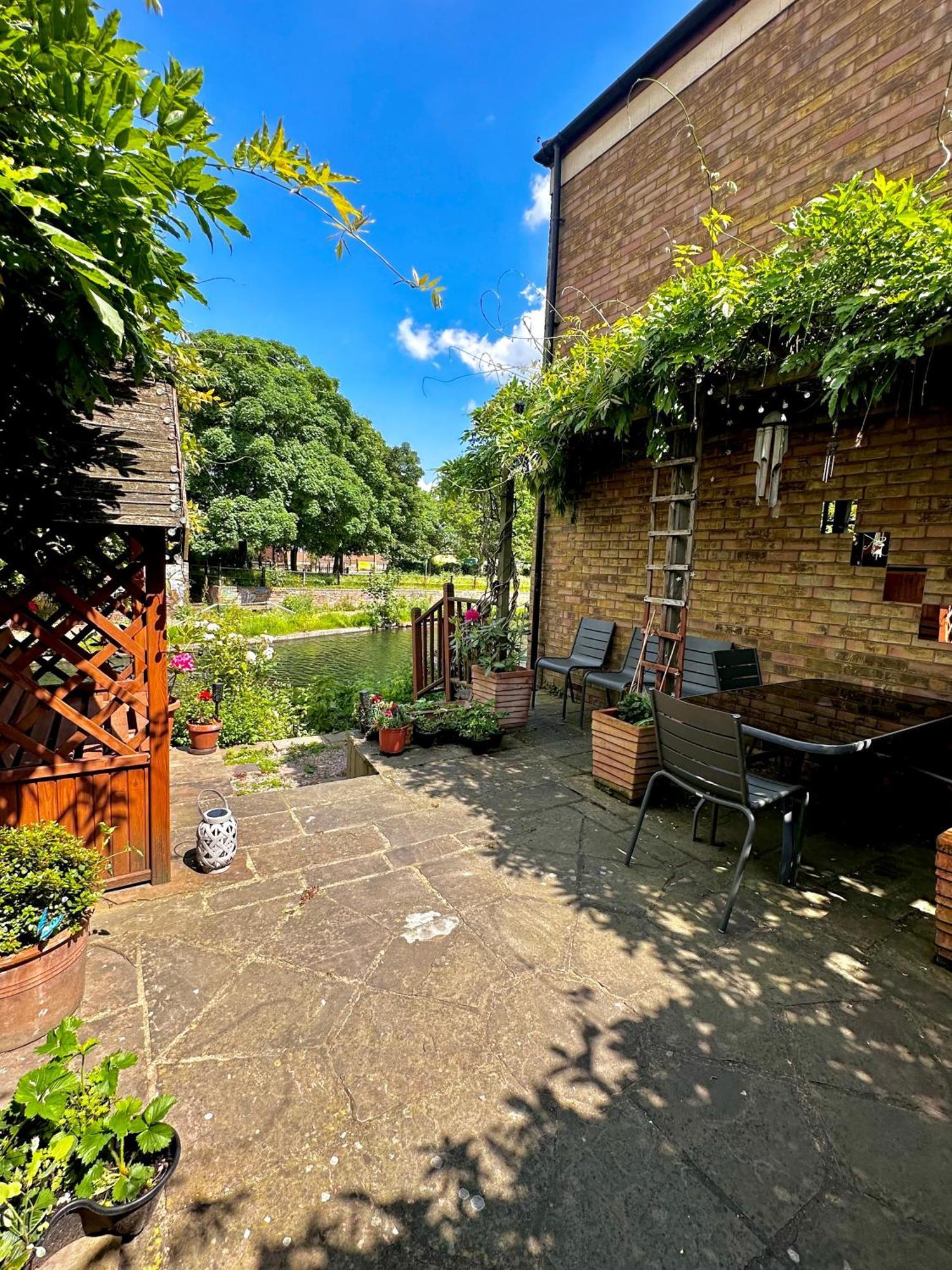 Amazing Location - City Of London- 2 Bedroom Stunning Canal View House With Private Garden,Parking & Balcony Экстерьер фото