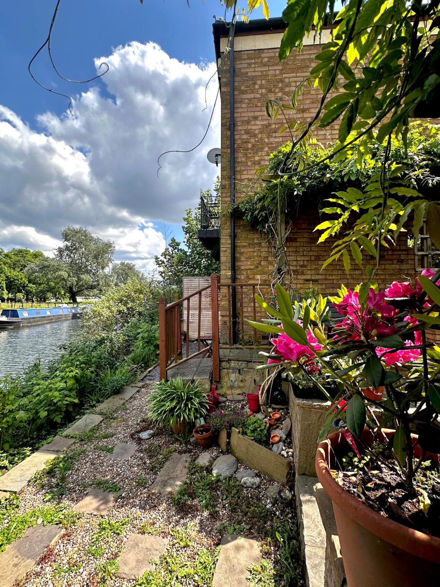 Amazing Location - City Of London- 2 Bedroom Stunning Canal View House With Private Garden,Parking & Balcony Экстерьер фото